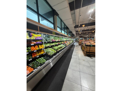 This strategically located grocery store presents an outstanding - photo 16