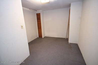 Excellent opportunity to own a 2-family semi-attached home in a - photo 20