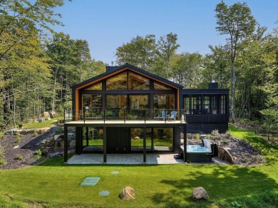 Lake Home For Sale in Lac-SupéRieur,