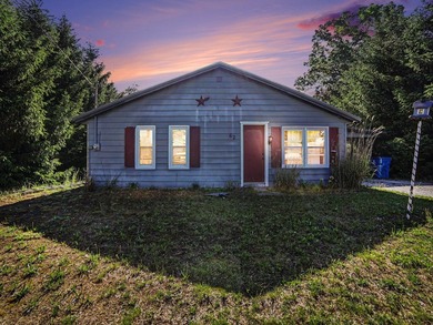 Charming 3 bedroom bungalow offering comfort, space, and - photo 1