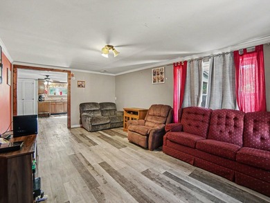 Charming 3 bedroom bungalow offering comfort, space, and - photo 3