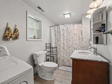 Charming 3 bedroom bungalow offering comfort, space, and - photo 8