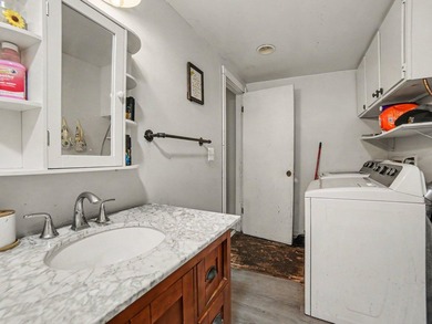 Charming 3 bedroom bungalow offering comfort, space, and - photo 9