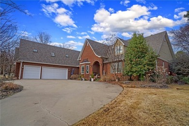 Homes that offer location, elegance, and space don't come up - photo 2