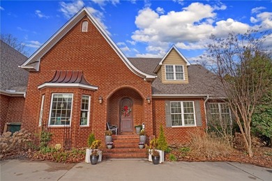 Homes that offer location, elegance, and space don't come up - photo 3