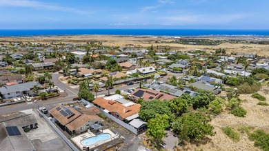 Fully Remodeled Home with Bonus Room & 3-Car Garage in Kona - photo 3