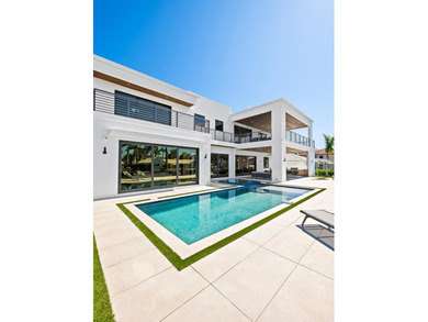 Luxury redefined in this newly constructed waterfront estate - photo 5