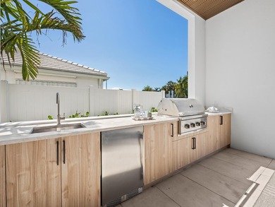 Luxury redefined in this newly constructed waterfront estate - photo 7