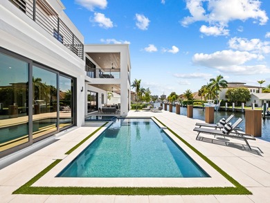 Luxury redefined in this newly constructed waterfront estate - photo 10