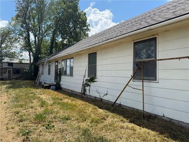 10 acres with a view! 1983 stick built house on concrete - photo 4