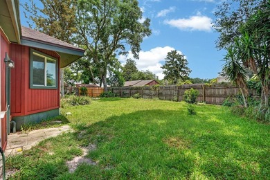 Welcome to this charming 2-bedroom, 2-bath home with a versatile - photo 33