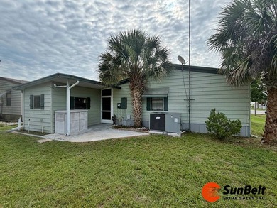 Large 2/2 home on a Big! corner lot in the friendly, waterfront - photo 4