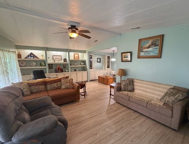 Large 2/2 home on a Big! corner lot in the friendly, waterfront - photo 5
