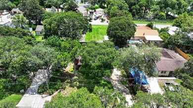 Welcome to this charming 2-bedroom, 2-bath home with a versatile - photo 36