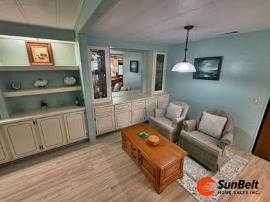 Large 2/2 home on a Big! corner lot in the friendly, waterfront - photo 7