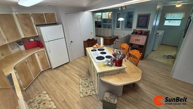 Large 2/2 home on a Big! corner lot in the friendly, waterfront - photo 9