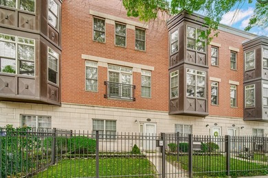 Investor special: This 3-story row home offers 3 spacious - photo 2