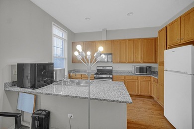 Investor special: This 3-story row home offers 3 spacious - photo 5