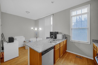 Investor special: This 3-story row home offers 3 spacious - photo 6