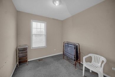 Investor special: This 3-story row home offers 3 spacious - photo 10