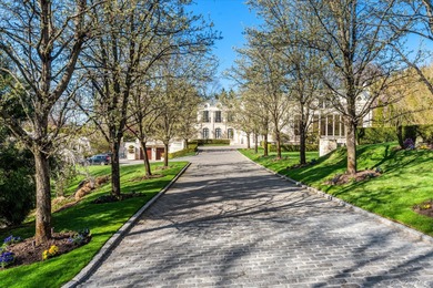 Luxurious Waterview Mansion in the Prestigious Village of Kings - photo 1