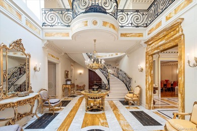 Luxurious Waterview Mansion in the Prestigious Village of Kings - photo 4