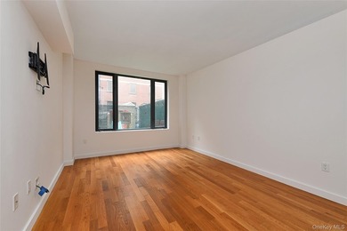 Bright and spacious 1-bedroom condo with private outdoor space - photo 12