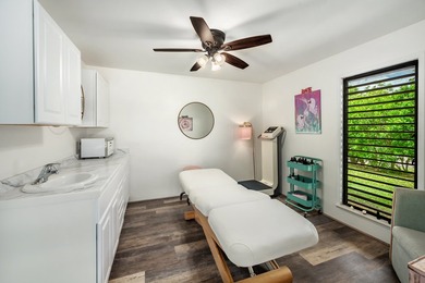 Nestled in the heart of Kilauea, this thoughtfully designed and - photo 10