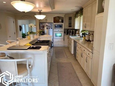 Spacious 5-Bedroom Home Overlooking Veterans Memorial Golf - photo 4