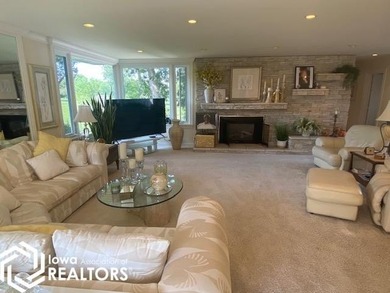 Spacious 5-Bedroom Home Overlooking Veterans Memorial Golf - photo 7