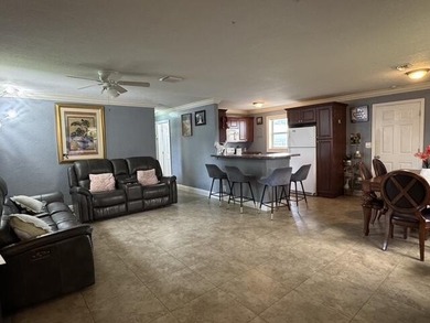 PRICE IS FIRM! Charming single family home with a big backyard - photo 4