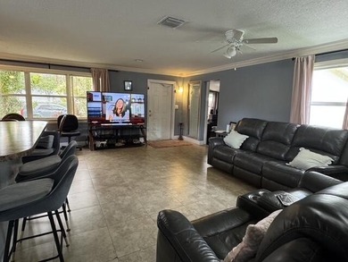 PRICE IS FIRM! Charming single family home with a big backyard - photo 7