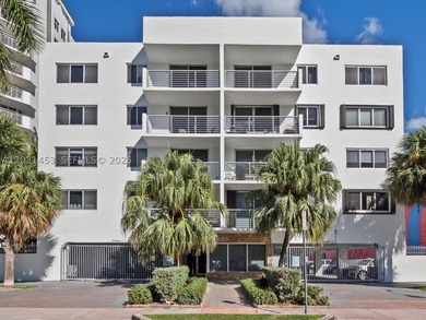 A South Beach condo that checks all the boxes. This 700 sq ft, 1 - photo 3