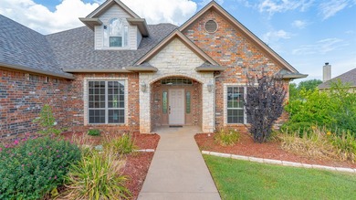 Beautifully maintained brick home with cut stone accents. Easy - photo 3