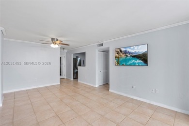 A South Beach condo that checks all the boxes. This 700 sq ft, 1 - photo 4