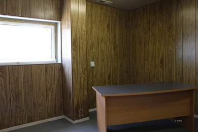 Versatile 50' x 80' heated and air-conditioned commercial shop - photo 8