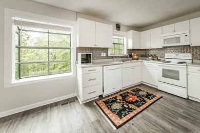 Adorable Cabin in the woods with plenty of privacy , sitting on - photo 15