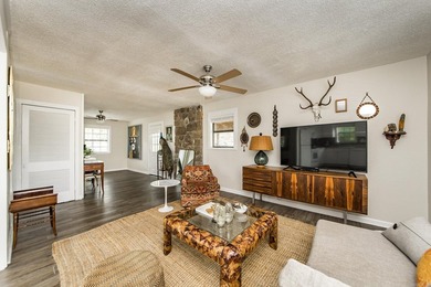 Adorable Cabin in the woods with plenty of privacy , sitting on - photo 21