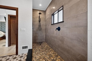 Situated 20 feet above sea level and located in a NON-FLOOD ZONE - photo 25