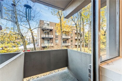 Beautiful Open Floor Plan Condo With Private Balcony Located In - photo 5
