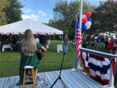 Perfect location for retail commercial, or investment! Situated