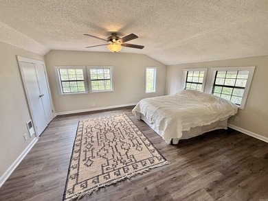 Adorable Cabin in the woods with plenty of privacy , sitting on - photo 28