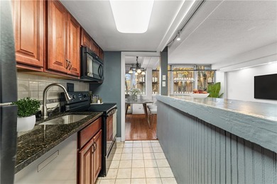 Beautiful Open Floor Plan Condo With Private Balcony Located In - photo 8