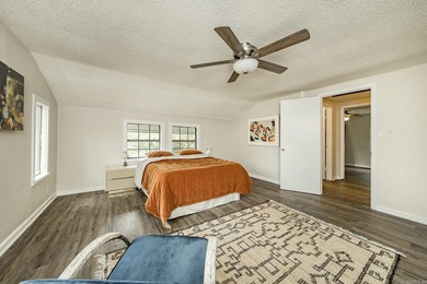 Adorable Cabin in the woods with plenty of privacy , sitting on - photo 29