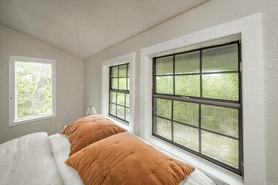 Adorable Cabin in the woods with plenty of privacy , sitting on - photo 30