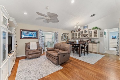 Situated on a spacious corner lot in Stuart's desirable Rocky - photo 4