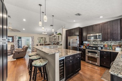 Situated on a spacious corner lot in Stuart's desirable Rocky - photo 7