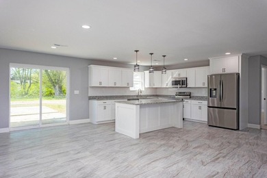 Welcome to 388 Edgewater Ave in Dayton, TN--a spacious and - photo 2
