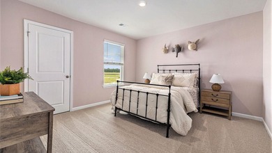 *4 bedroom, 2.5 baths *Open concept great room, dining room and - photo 20