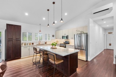 Just a few blocks from the Pacific, this custom 3 bedroom, 2.5 - photo 8